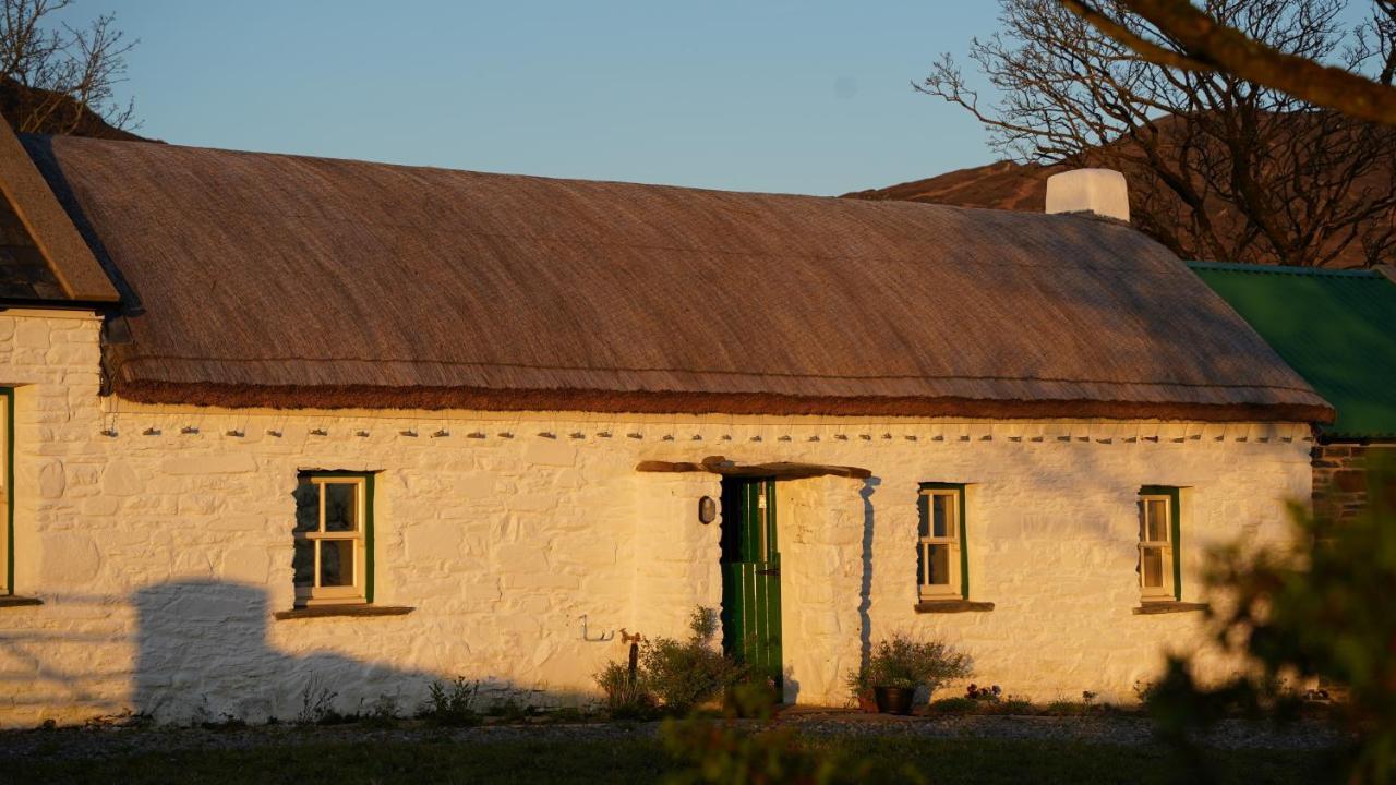Secluded Thatched Cottage, Near Beaches & Hill Walking Rashenny Εξωτερικό φωτογραφία